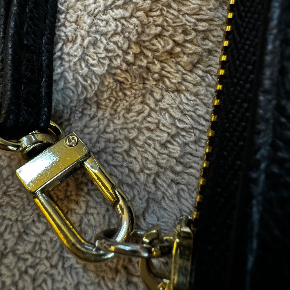BETSY JOHNSON Wristlet Clutch Wallet w removable strap. Zipper Closure N… - Picture 2 of 10